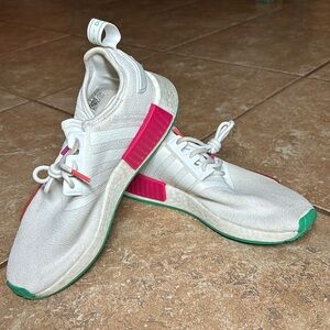 Slightly used addidas white and pink tennis shoe